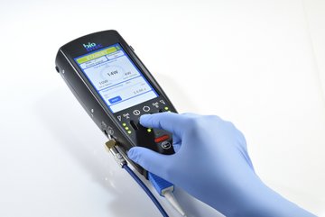 Laser_LEONARDO__Mini_der_biolitec__für_die_mobile_Anwendung_mit_Hand_mittel